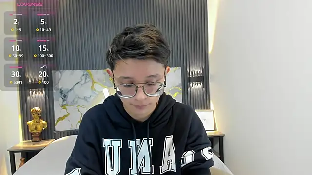 Snapshot of SantiagoRusso18 chatting on October 9, 1:11 pm SantiagoRusso18 online show from October 9, 1:11 pm
