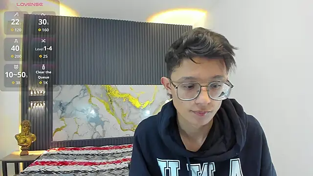 SantiagoRusso18 online show from December 16, 1:04 pm