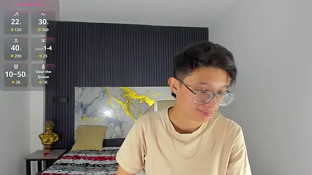 SantiagoRusso18 online show from December 19, 12:51 pm