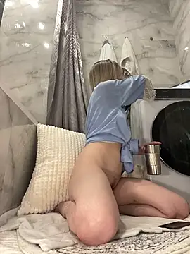 Kitty Kisss online show from December 3, 11:14 pm