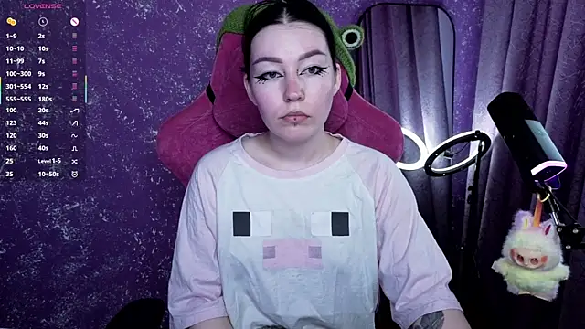 Snapshot of MargarettRose chatting on June 10, 4:35 am MargarettRose online show from June 10, 4:35 am