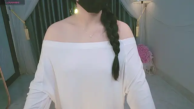 Snapshot of miu_iu24 chatting on November 2, 2:05 am miu iu24 online show from November 2, 2:05 am