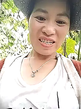 Snapshot of tuyetnhi-00 chatting on September 24, 2:29 am tuyetnhi-00 online show from September 24, 2:29 am