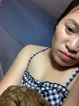 Snapshot of tuyetnhi-00 chatting on October 15, 1:52 pm tuyetnhi-00 online show from October 15, 1:52 pm