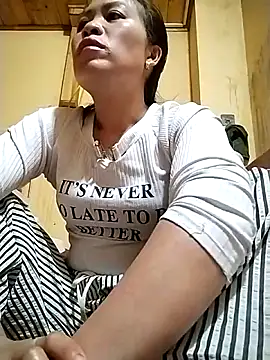 Snapshot of tuyetnhi-00 chatting on October 3, 4:58 am tuyetnhi-00 online show from October 3, 4:58 am