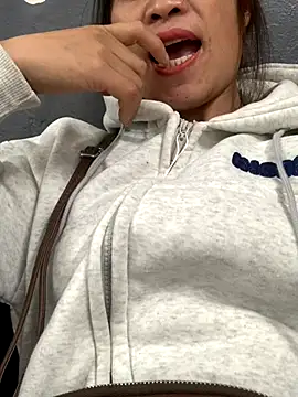 Snapshot of tuyetnhi-00 chatting on October 26, 8:59 am tuyetnhi-00 online show from October 26, 8:59 am