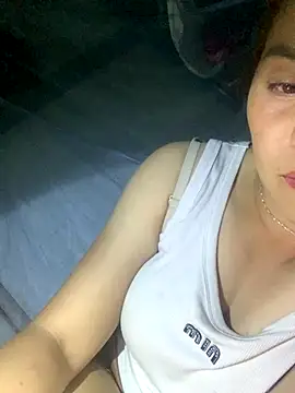 Snapshot of tuyetnhi-00 chatting on September 10, 3:11 pm tuyetnhi-00 online show from September 10, 3:11 pm