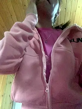 Snapshot of tuyetnhi-00 chatting on September 23, 12:28 am tuyetnhi-00 online show from September 23, 12:28 am