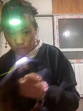 Snapshot of tuyetnhi-00 chatting on November 13, 12:42 pm tuyetnhi-00 online show from November 13, 12:42 pm