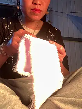 tuyetnhi-00 online show from January 15, 11:13 am