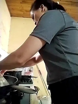 Snapshot of tuyetnhi-00 chatting on October 12, 5:09 am tuyetnhi-00 online show from October 12, 5:09 am