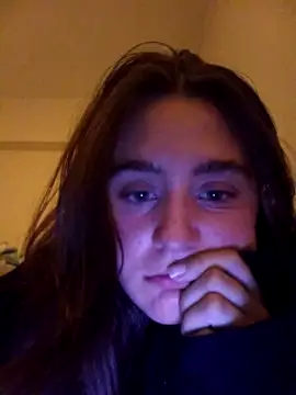 freakylittlebitch69 online show from September 9, 2:10 am