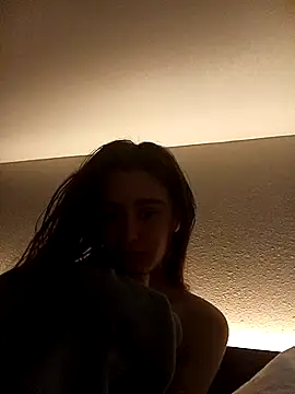 freakylittlebitch69 online show from September 24, 9:10 pm