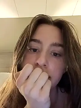 freakylittlebitch69 online show from September 12, 2:34 am