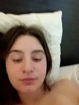 freakylittlebitch69 online show from September 26, 10:38 pm