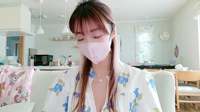 SUZU 1201 online show from April 14, 12:37 am