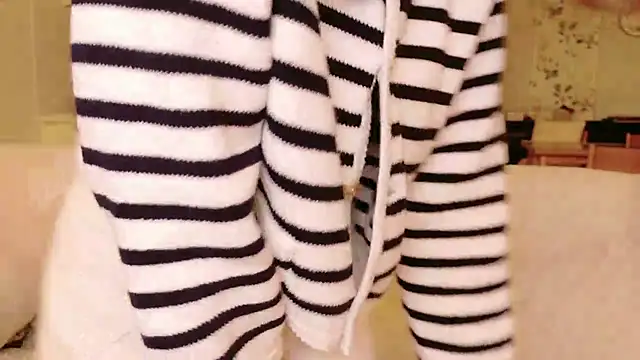 Snapshot of SUZU_1201 chatting on September 24, 12:11 pm SUZU 1201 online show from September 24, 12:11 pm