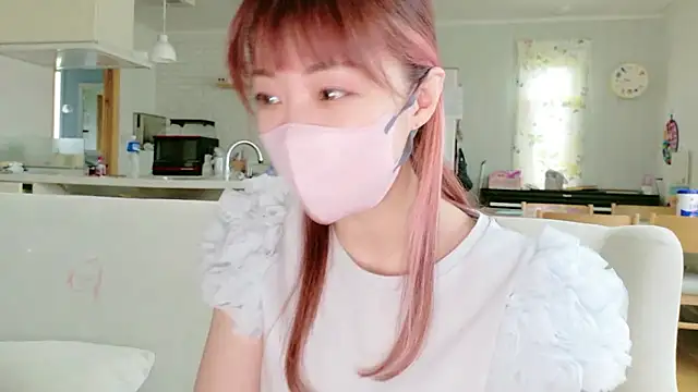 Snapshot of SUZU_1201 chatting on June 30, 12:43 am SUZU 1201 online show from June 30, 12:43 am