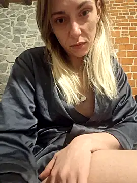Snapshot of SexyAlya chatting on October 17, 10:44 pm SexyAlya online show from October 17, 10:44 pm