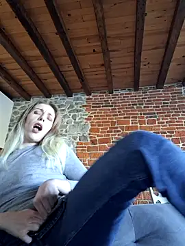 Snapshot of SexyAlya chatting on November 7, 10:42 am SexyAlya online show from November 7, 10:42 am