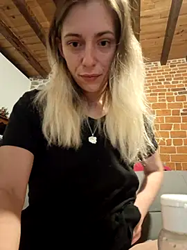 Snapshot of SexyAlya chatting on October 24, 11:48 pm SexyAlya online show from October 24, 11:48 pm