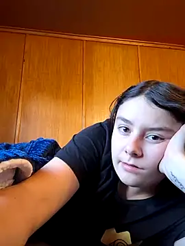 YoungLiisaxx online show from November 13, 6:50 am