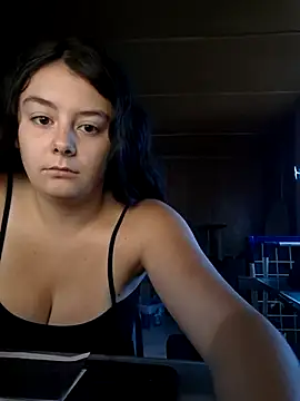 YoungLiisaxx online show from September 23, 5:36 am