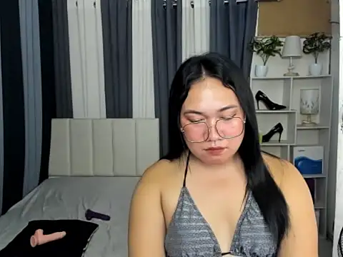 TsUncutKaren online show from March 8, 2:31 pm