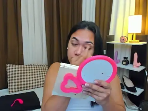 TsUncutKaren online show from October 25, 8:31 pm