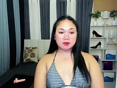 TsUncutKaren online show from February 17, 6:05 pm