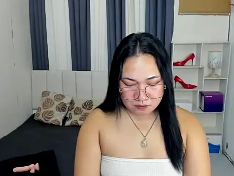 TsUncutKaren online show from January 14, 6:06 am