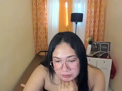 TsUncutKaren online show from April 14, 6:07 am