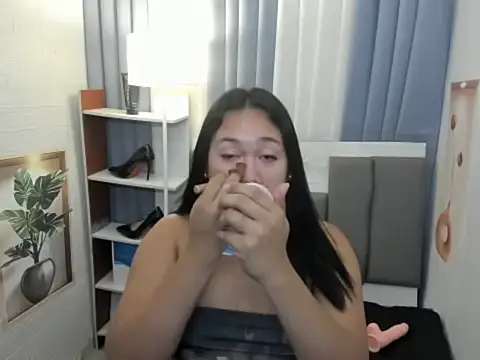 TsUncutKaren online show from December 5, 4:49 pm