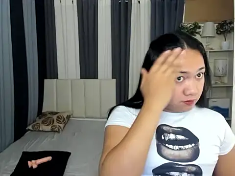 TsUncutKaren online show from February 26, 5:46 pm