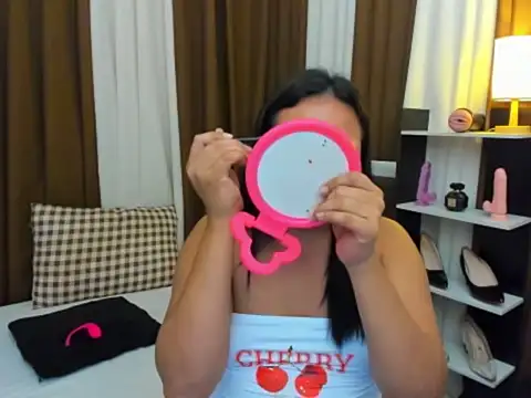 TsUncutKaren online show from October 28, 8:41 pm