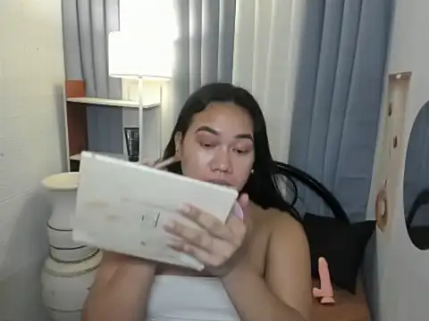 TsUncutKaren online show from November 25, 5:30 am