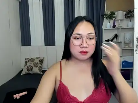 TsUncutKaren online show from February 11, 5:40 am