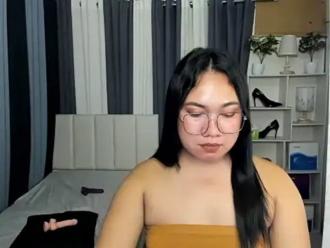 TsUncutKaren online show from March 7, 6:13 pm