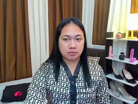 TsUncutKaren online show from October 12, 4:36 am