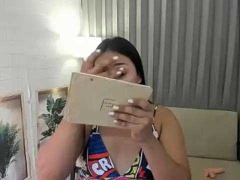 TsUncutKaren online show from February 5, 6:09 am