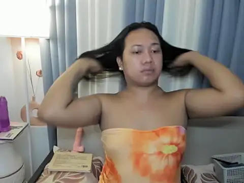 TsUncutKaren online show from November 12, 4:33 pm