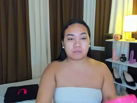 TsUncutKaren online show from October 27, 8:54 pm