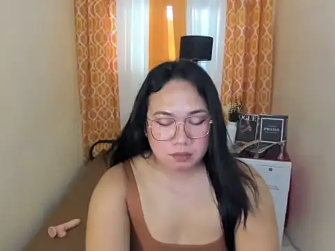 TsUncutKaren online show from April 13, 5:44 am