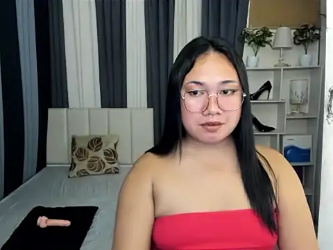 TsUncutKaren online show from February 24, 5:25 pm