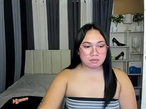 TsUncutKaren online show from March 10, 5:33 am