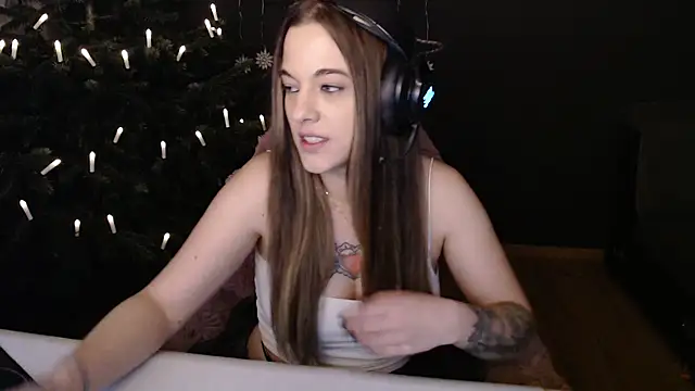 Luna Lynn online show from December 22, 5:13 pm