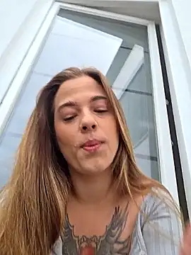 Snapshot of Luna_Lynn chatting on May 6, 10:52 am Luna Lynn online show from May 6, 10:52 am