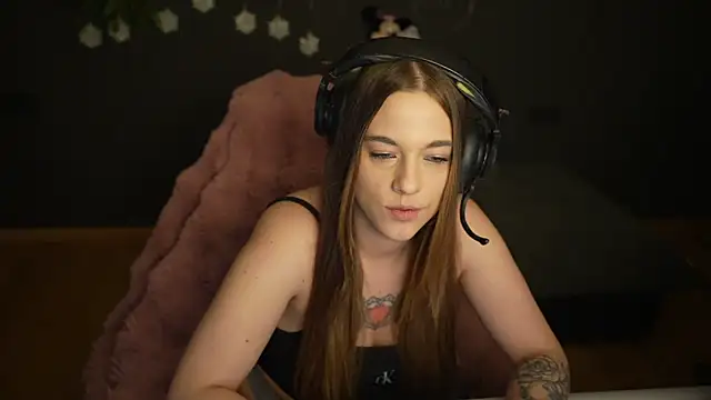 Luna Lynn online show from January 6, 9:30 pm