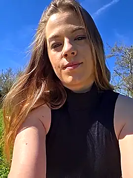 Luna Lynn online show from April 8, 9:55 am