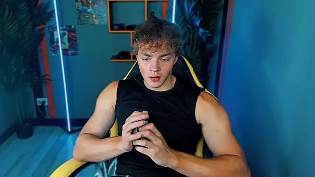 Snapshot of ChaseMuscular chatting on September 20, 10:31 am ChaseMuscular online show from September 20, 10:31 am